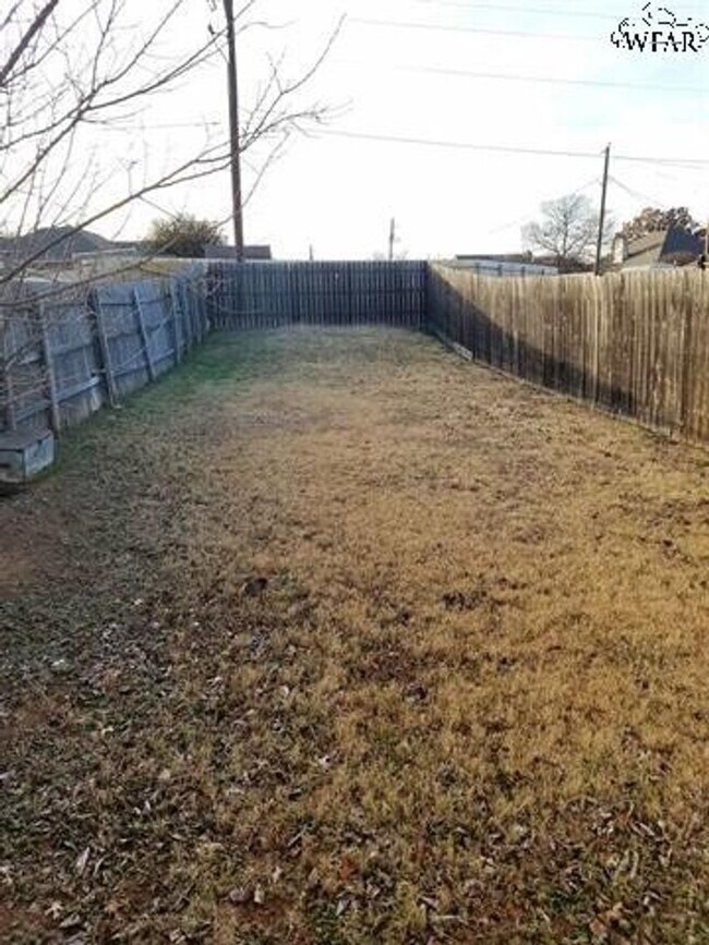 Building Photo - 3 bedroom, 2 bath close to Sheppard AFB