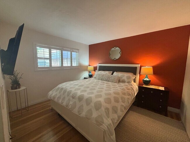 Building Photo - Fully Furnished 2 Bed / 1 Bath Condo Near Downtown La Mesa