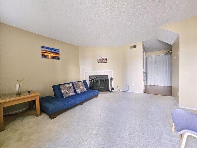 Foto del edificio - 3826 Landmark Dr