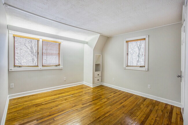 Building Photo - 1725 Walker Ave NW