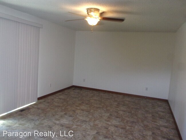 Building Photo - 3 br, 2 bath House - 812 NW Oak Ave.