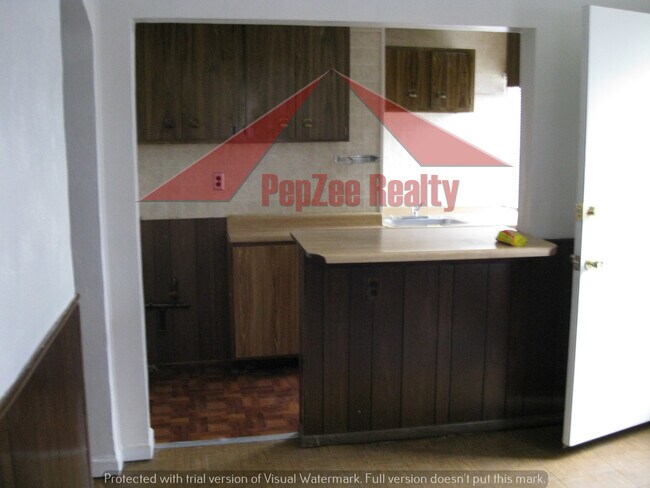 Kitchen - 717 Wilbur Ave