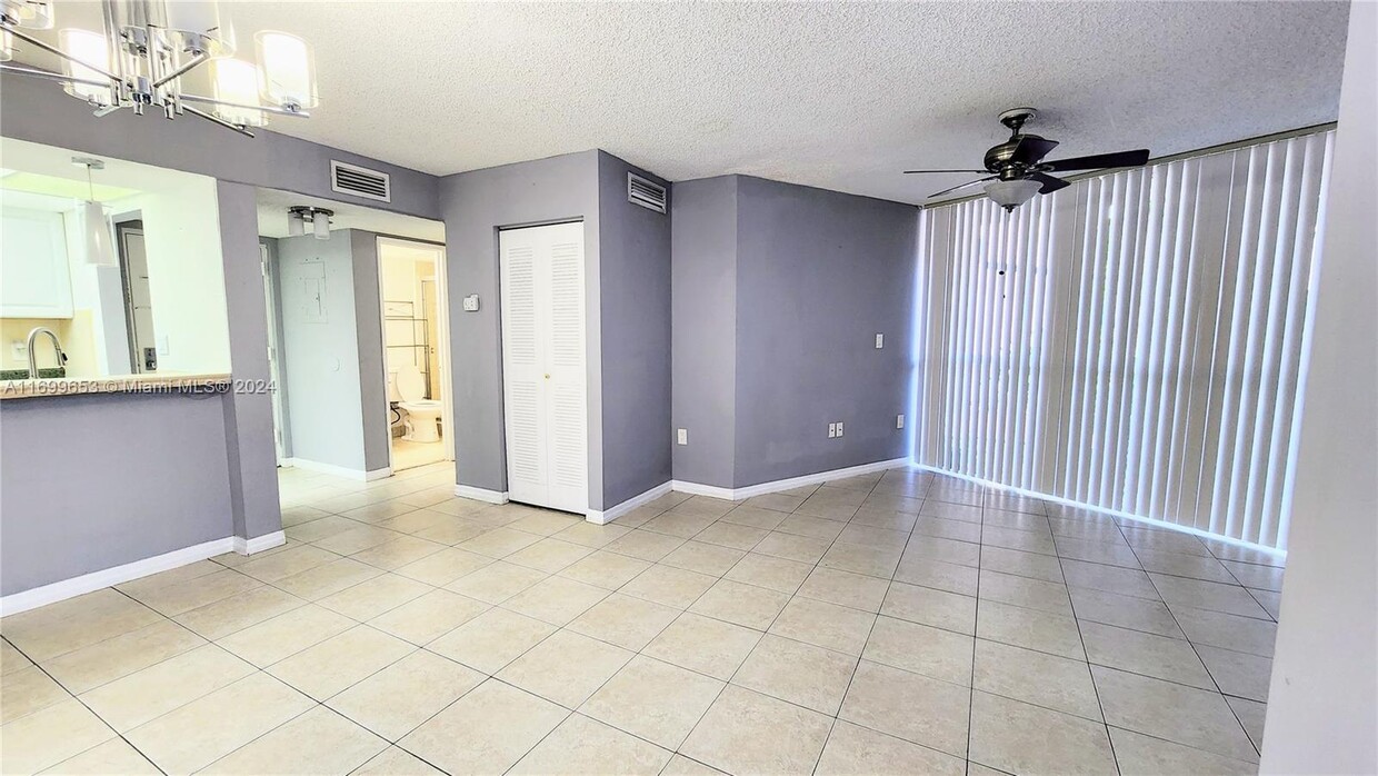 Foto principal - 7125 NW 186th St