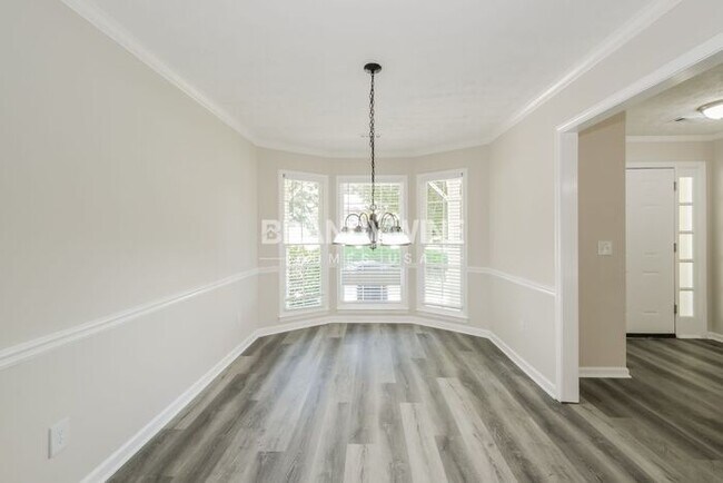 Building Photo - Immediate Move in!