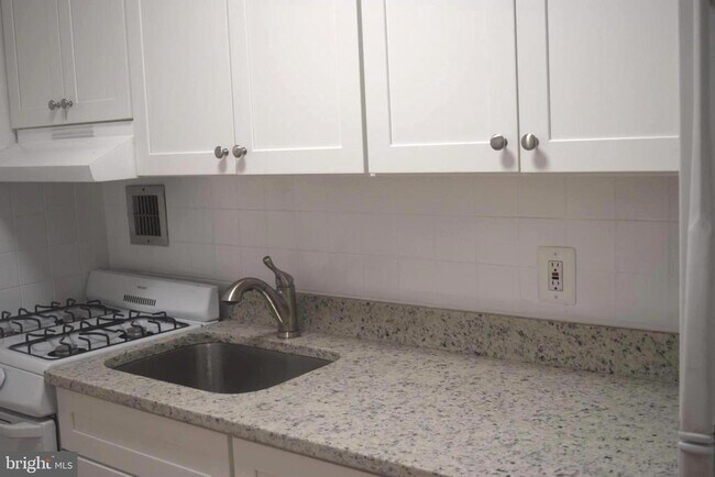 Foto del edificio - 1121 Arlington Blvd