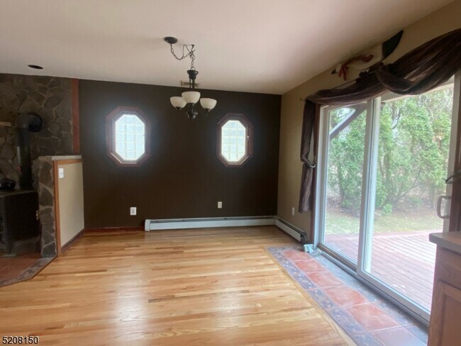 Foto del edificio - 13 Washington Ln