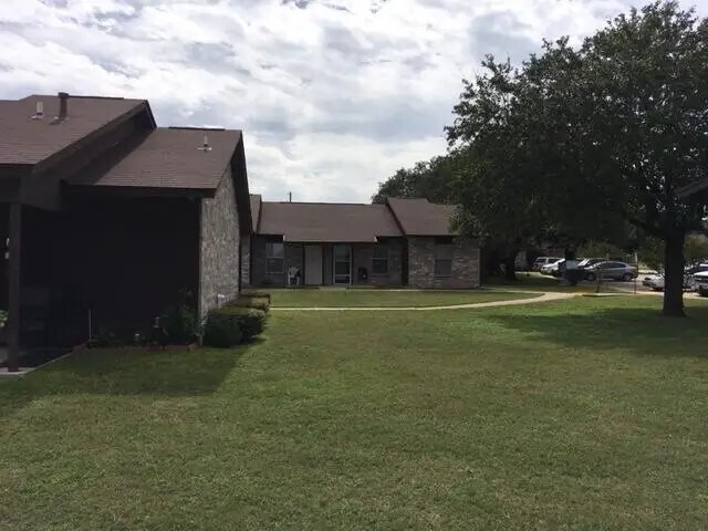 Foto del edificio - 112 Dixon Dr