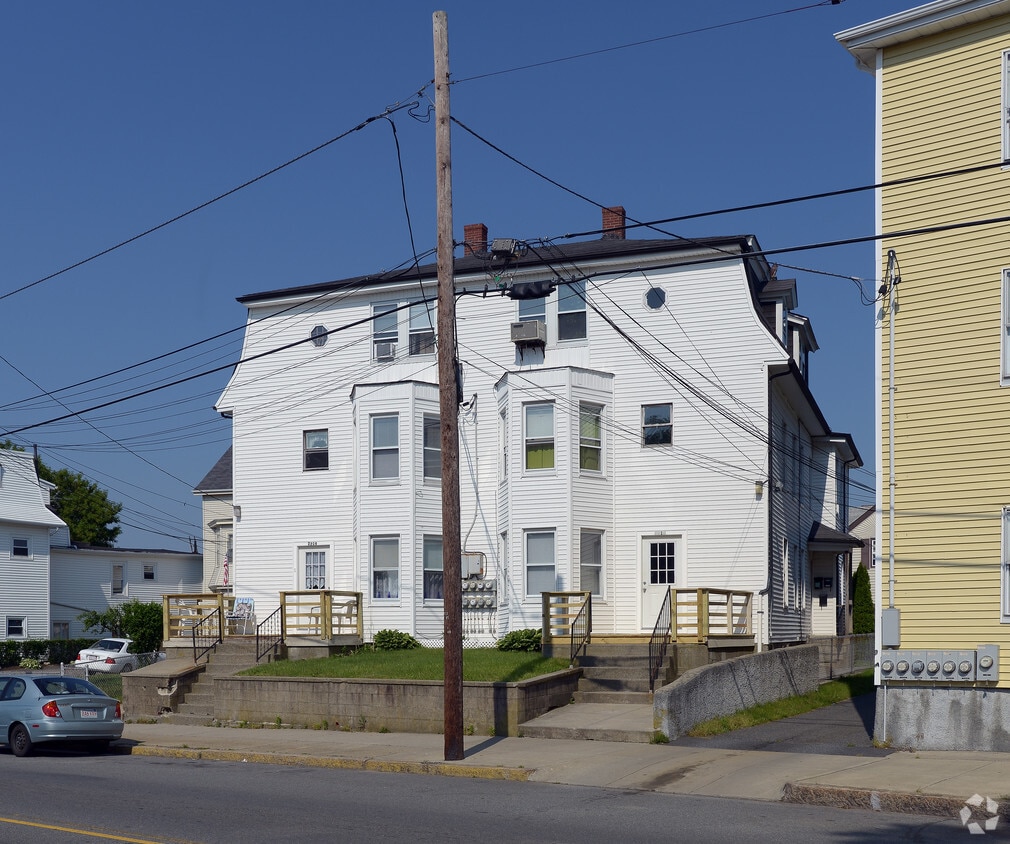 Building Photo - 2213-2219 S Main St