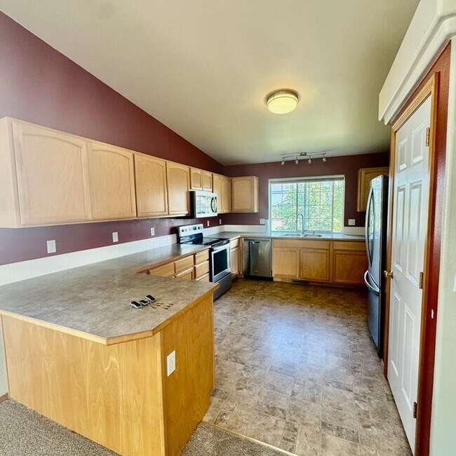 Building Photo - Charming 4 bedroom in a great neighborhood!
