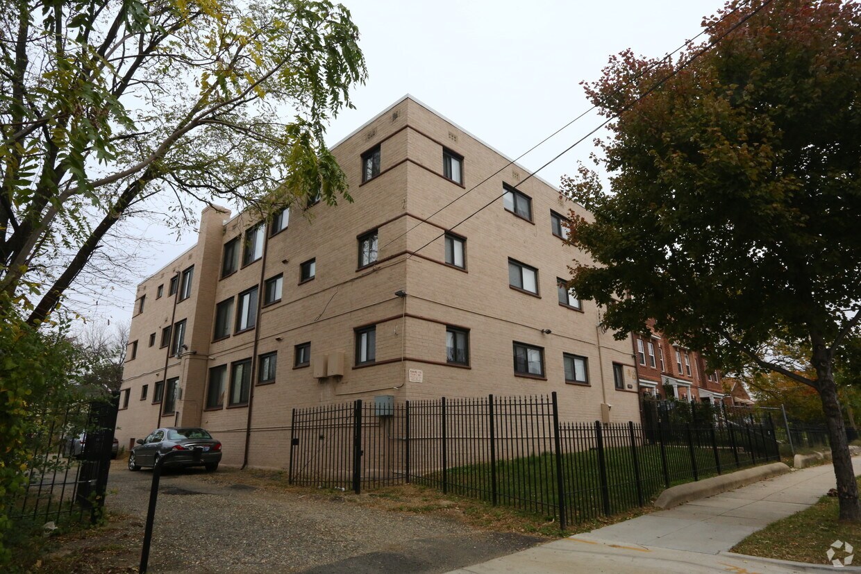 Foto principal - 920 Bellevue St SE