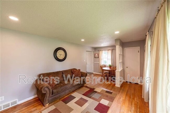 Building Photo - 2761 Skeies Dr