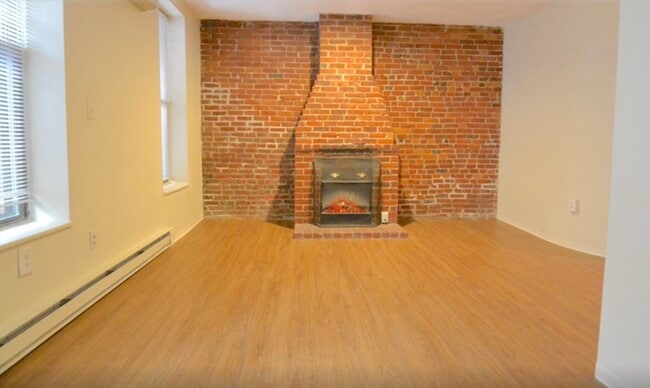 Building Photo - 67 St Germain St