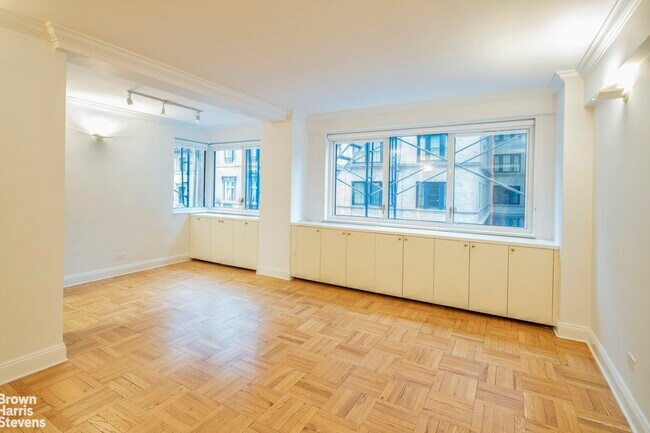 Building Photo - 20 E 68th St