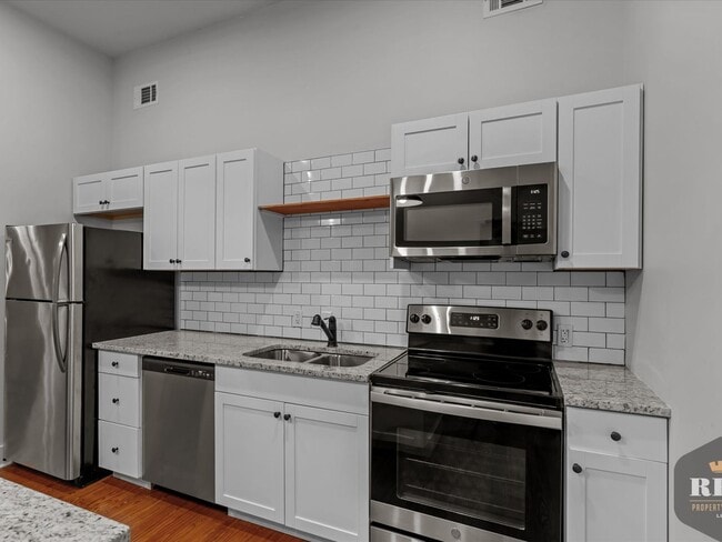 Building Photo - 212 Seventh Ave