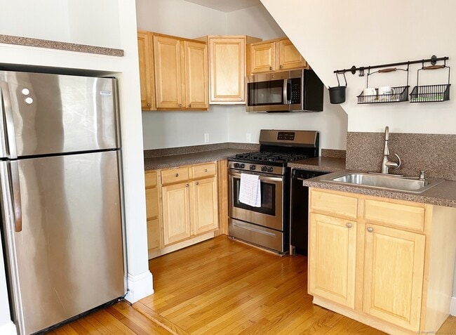 Building Photo - 809 Edgewood Ave