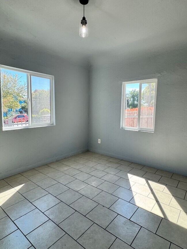 Foto del edificio - 4151 Dorsey St