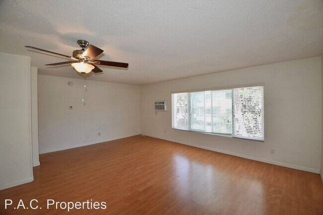 Foto del edificio - 1 br, 1 bath Apartment - 4414 Woodman Aven...