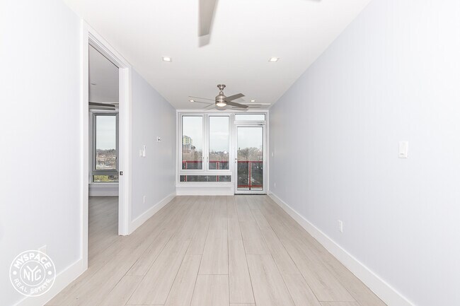 Foto del edificio - 975 Liberty Ave