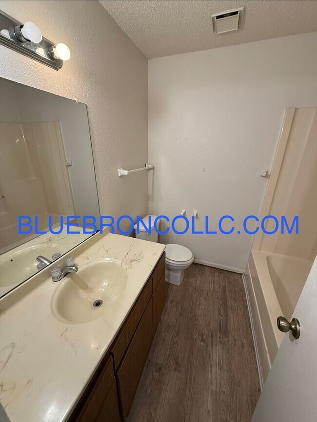 Foto del edificio - Updated 2-Bedroom Apartment in Raytown