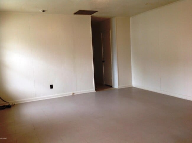 Foto del edificio - 706 Picard Rd