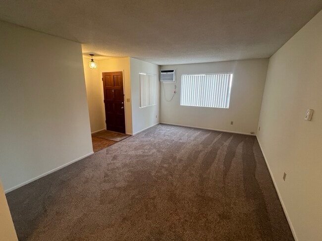 Living room looking toward front door - 3262 Montrose Ave