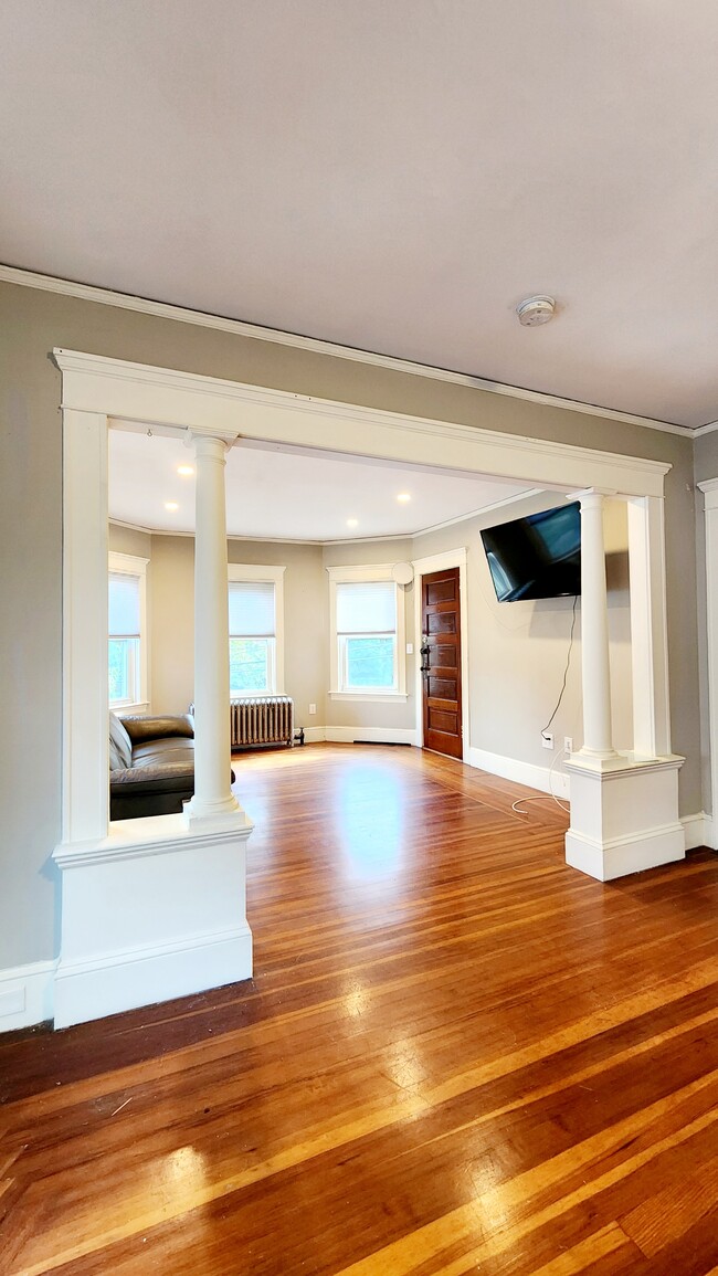 Building Photo - 108 Hillside Ave