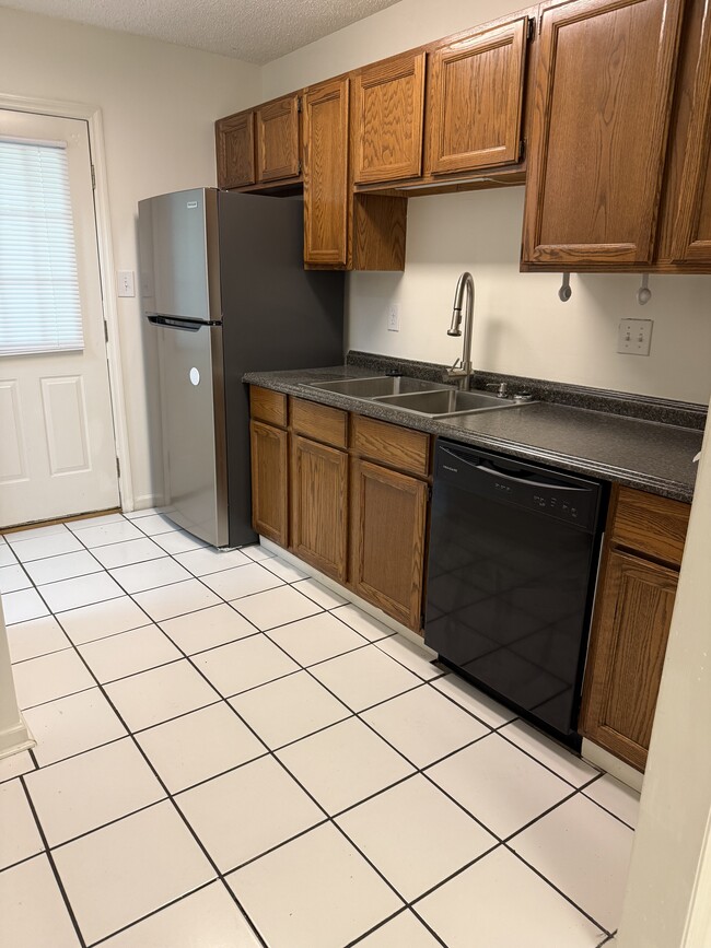 Building Photo - 4067 Coopers Hill Dr SE