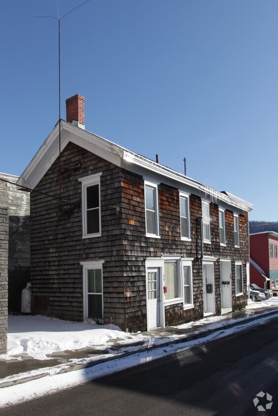 Foto del edificio - 105 Railroad Ave