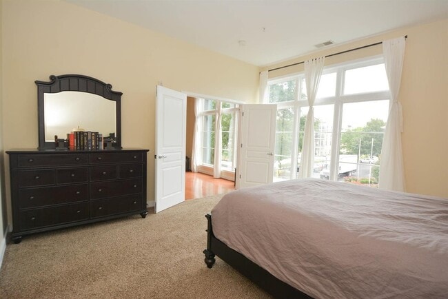 Foto del edificio - 9348 Towne Square Ave