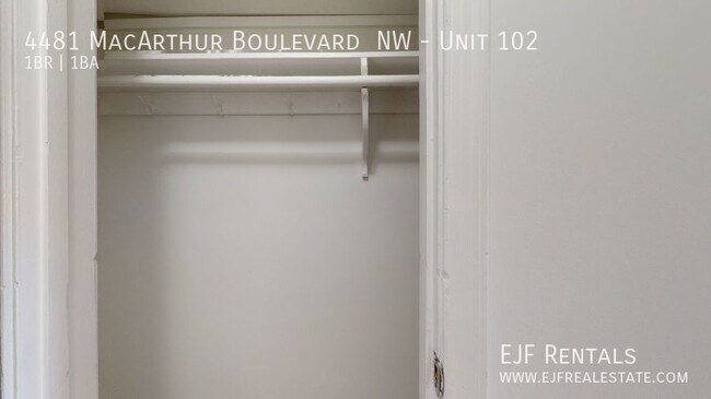 Foto del edificio - 4481 MacArthur Blvd NW