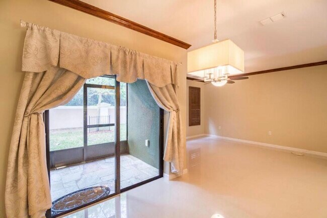 Building Photo - 1375 Lara Cir