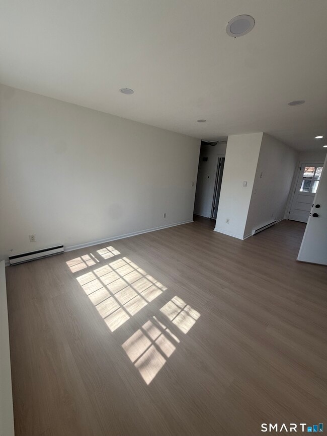Foto del edificio - 14 Averill Pl