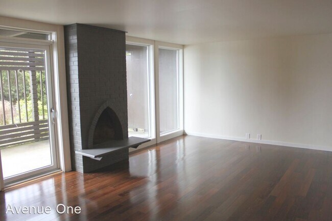 Foto del edificio - 2 br, 1 bath House - 3717 Beach Drive SW 103