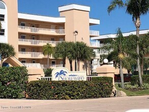 Building Photo - 605 Shorewood Dr