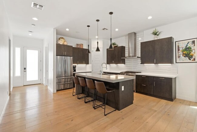 Foto del edificio - 4533 E Devonshire Ave