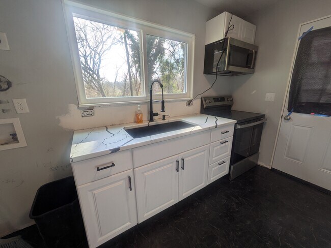 Foto del edificio - 258 Burnt Mill Rd