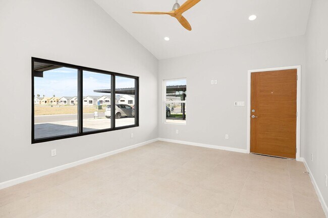 Building Photo - 2701 Robin Rd