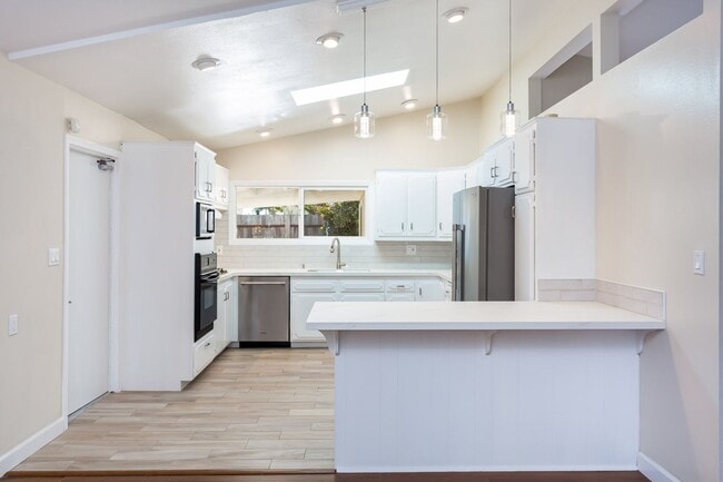 Building Photo - Newly updated Single-Story in Clairemont