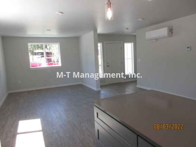Building Photo - Brand new 2 br/1.5 bath Northside townhous...