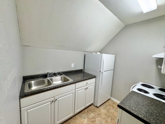 Building Photo - 727 3rd St N
