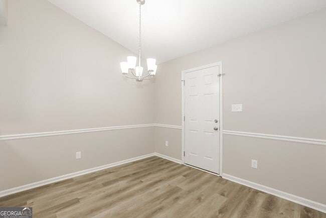 Building Photo - 505 Sarah's Ln