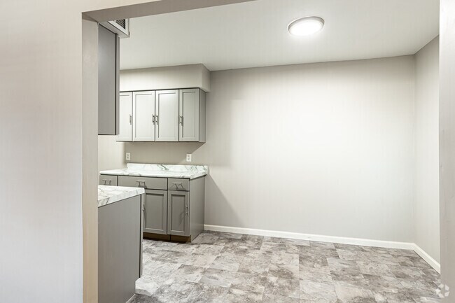 2HAB, 1BA - 782SF - Brittany Village