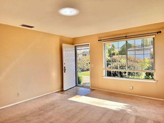 Building Photo - 5580 Avila Ct