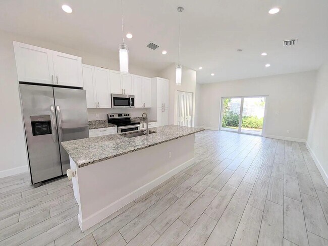 Foto del edificio - 1562 W 26th Ct