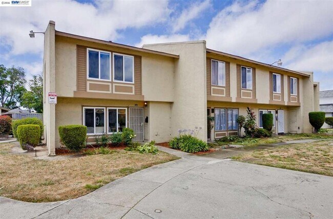 Foto del edificio - $2,890 / 3 BR - GORGEOUS TOWN HOME IN NORTHGATE AREA OF FREMONT!