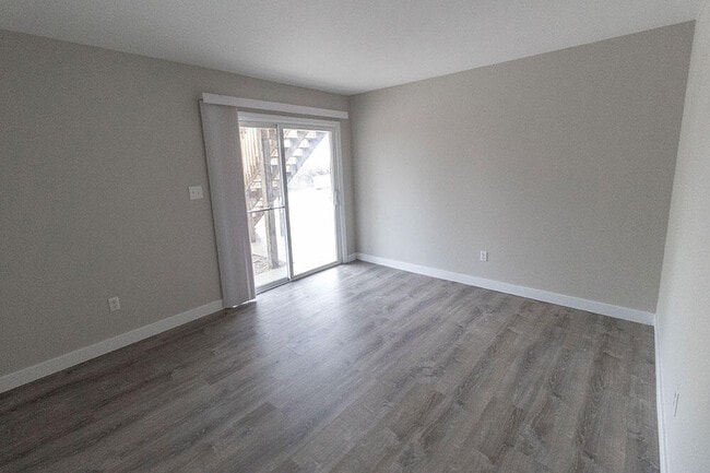 Building Photo - 3710 Weymeyer Dr