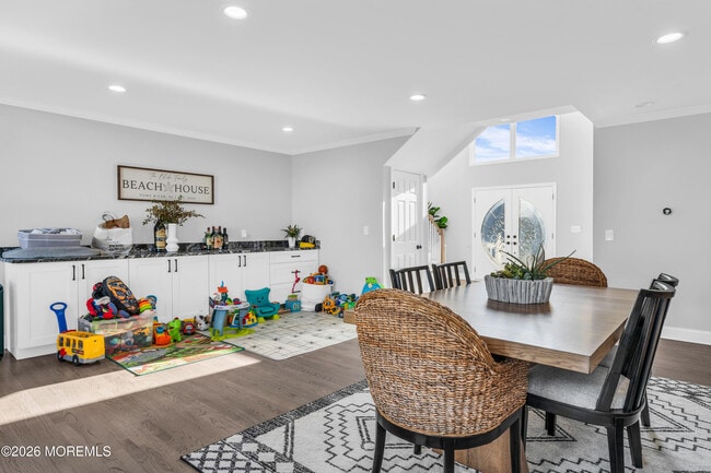 Building Photo - 3330 Windsor Ave