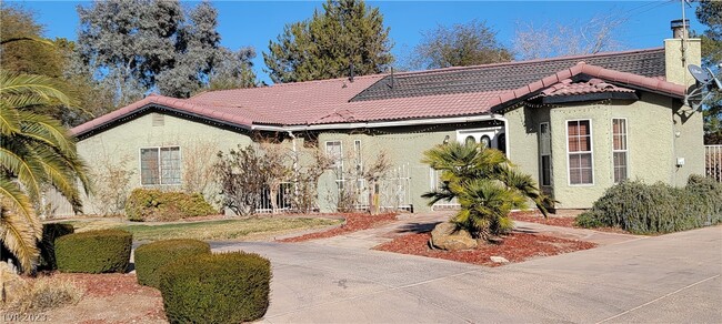 Building Photo - 3325 W Pebble Rd