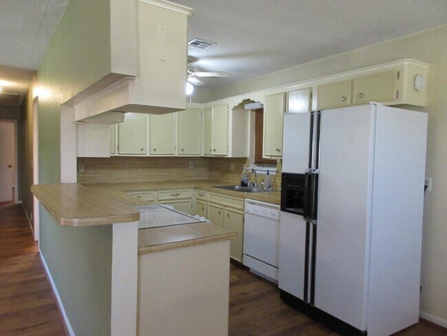 Foto del edificio - 260 Burleson Rd