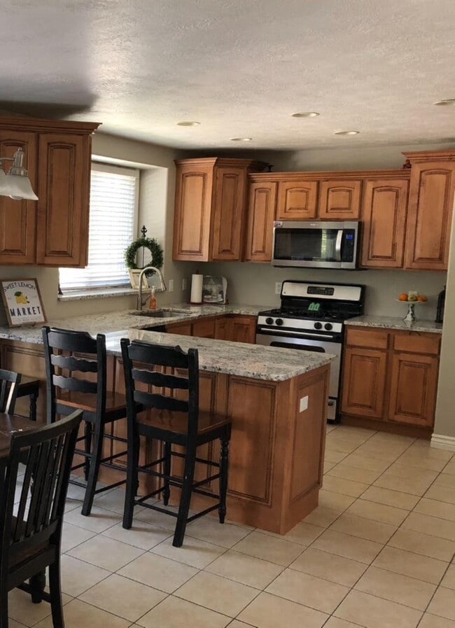 Building Photo - 4588 Spring Meadow Dr